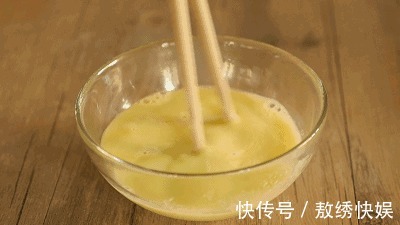蒸制|鸡蛋羹总是蒸不好掌握4个技巧,蛋羹滑嫩无气孔,美味又好吃