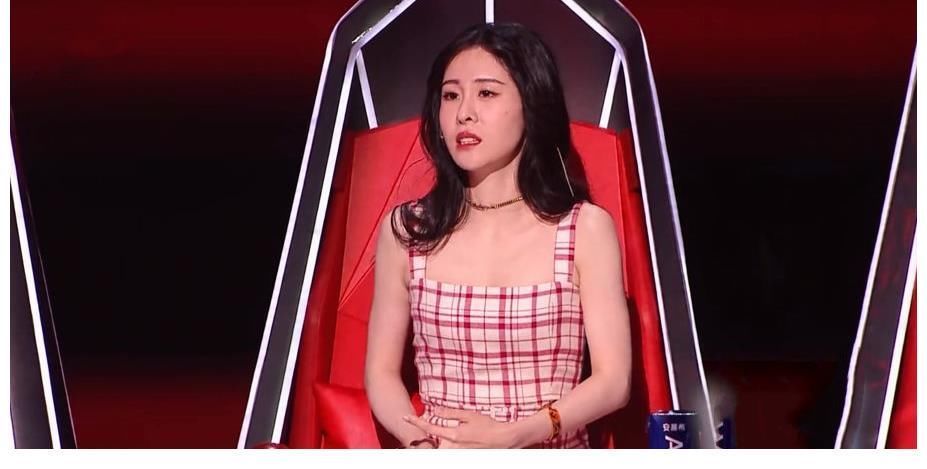 面对韦礼安,那英差点当众出丑,张碧晨一句话及时补救,情商真高