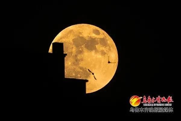 天宇 乌鲁木齐小伙伴请速度围观 新鲜的超级月亮来了