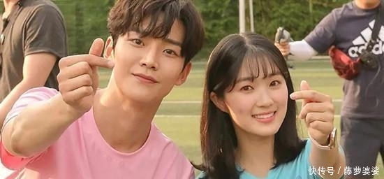 偶然发现的一天女主金惠允丑 中二起来超可爱的她私下也是爱豆脸 快资讯