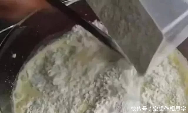 小米饼|小米不要老是熬粥喝了,放个鸡蛋做成饼,你会发现新大陆!