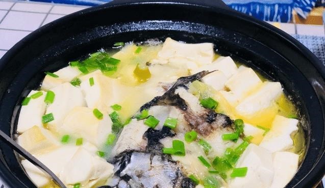 不管炖啥鱼汤,牢记别放“2料”,放错了鱼肉又柴又腥,鱼汤不鲜