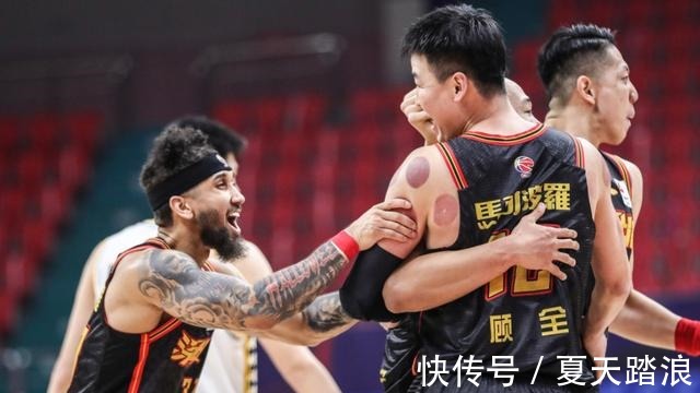 布克|4連敗！偽強(qiáng)隊(duì)為何只是缺少一個沈梓捷，深圳隊(duì)就如此不禁打