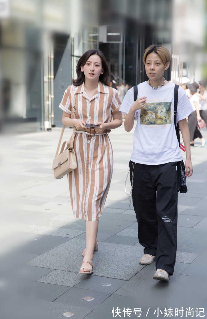 街拍|成都街拍,简单搭配打造小清新的即视感