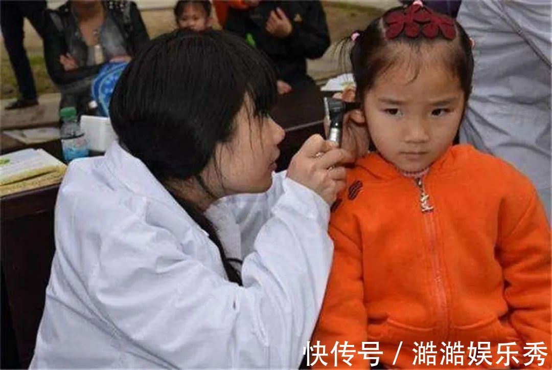 听力|娃耳朵进虫子,妈妈果断地处理方式救了孩子的听力,连医生都夸赞