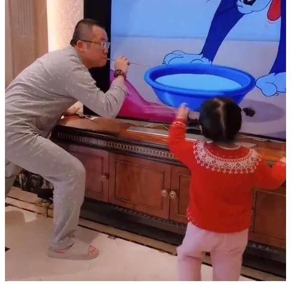 电视屏幕|情感导师涂磊电视屏幕里言辞犀利,家庭生活处处现如山父爱