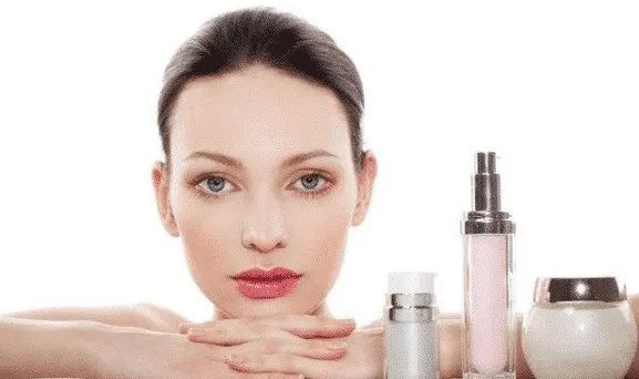 肌底|原来这才是正确护肤顺序，别再先涂爽肤水，不然皮肤暗沉，毛孔大