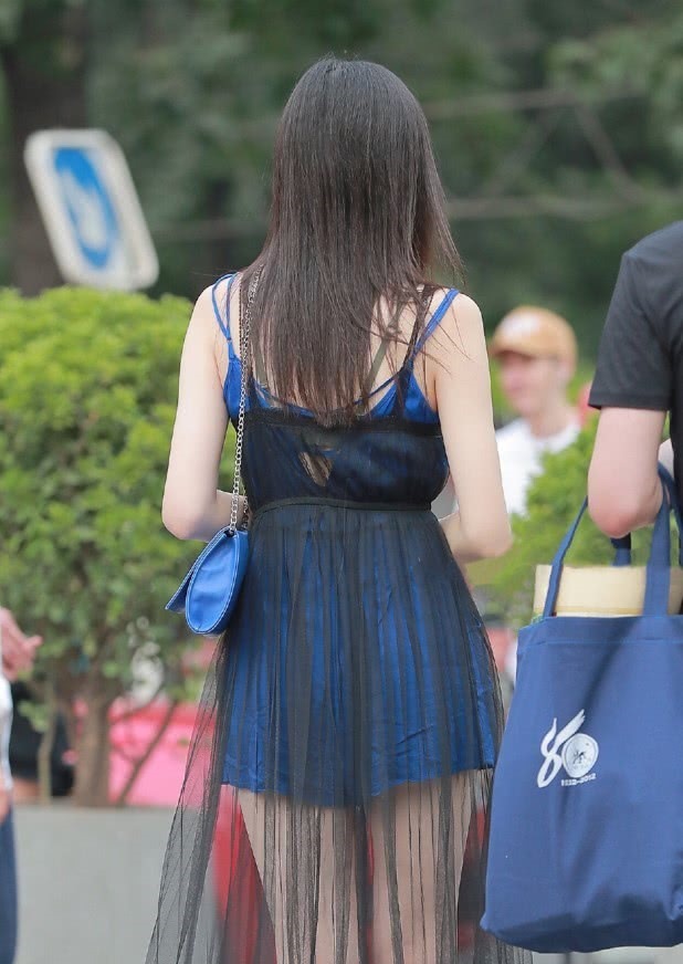 小姐姐 “多肉女生”穿连体裤觉得自己太胖加条“防蚊纱”,意外瘦十斤