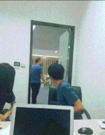 |搞笑GIF趣图:人家是闹伴娘,你怎么逗新娘?