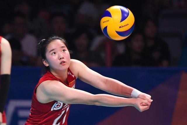 国家队|一传连续接飞!女排天才自由人状态低迷,国家队主力之争再起波澜