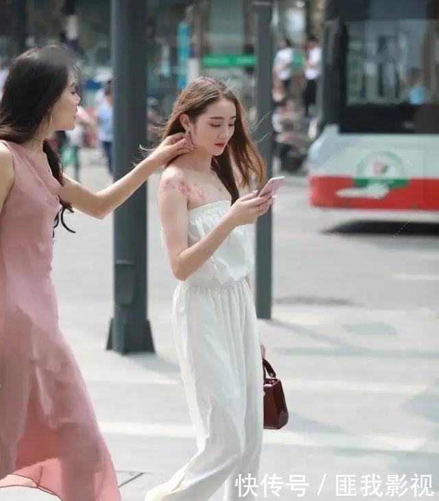 连衣裙休闲甜美两不误,打造自在随性感,好看又甜美