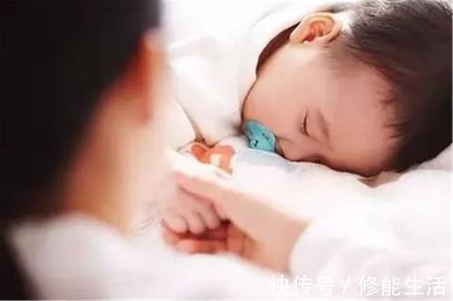 断奶|宝宝1岁半还在吃夜奶,断夜奶早了晚了都不好,这个时间更合适