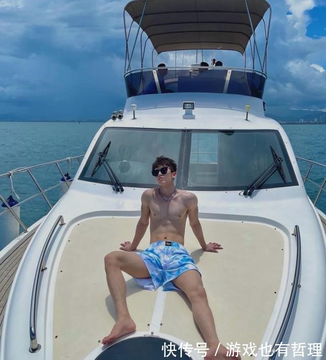 身材|20岁的肌肉“小狼狗”,这结实匀称的身材我可以!