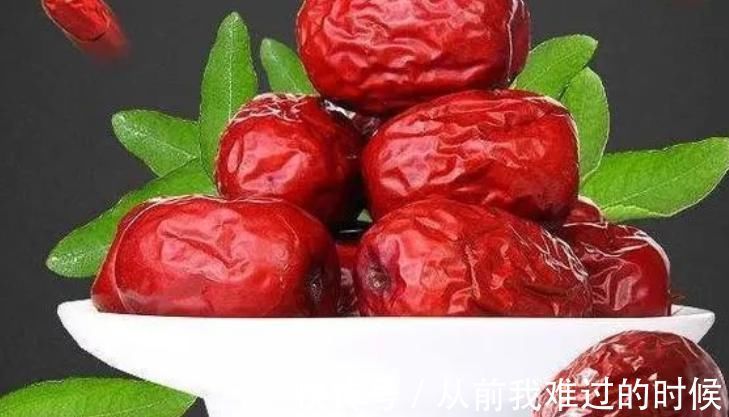 山楂枸杞|原来枸杞不能随便泡水喝,4种情况下,相当于给身体喂毒,要记牢