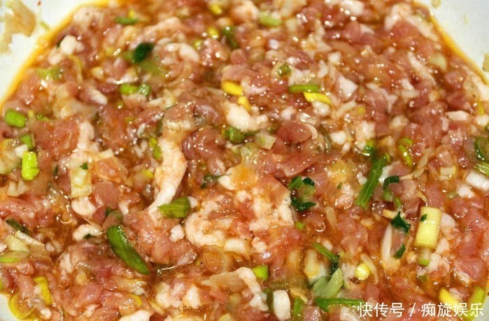 做饺子馅什么都可以少,2样调料必不可少,难怪没香味!