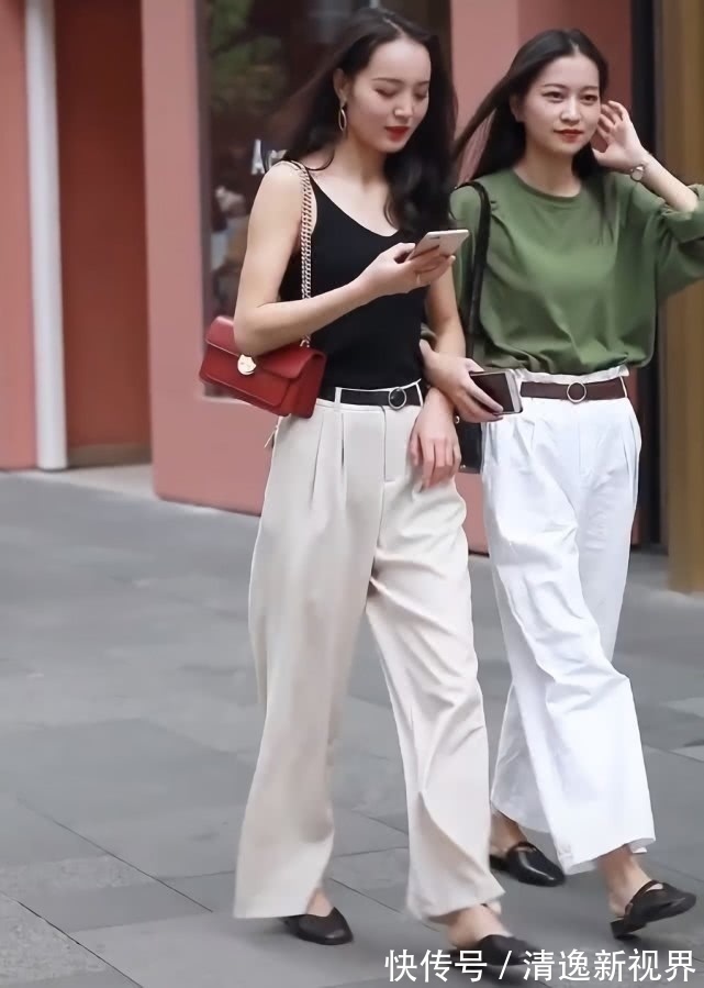 新风靡 最近街头新风靡一款鞋子,叫“冰棍鞋”,配休闲裤超有女神范儿!