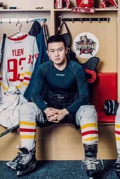 同为|同为英达的儿子,一个年薪98万为国争光,一个31岁成“反面教材”