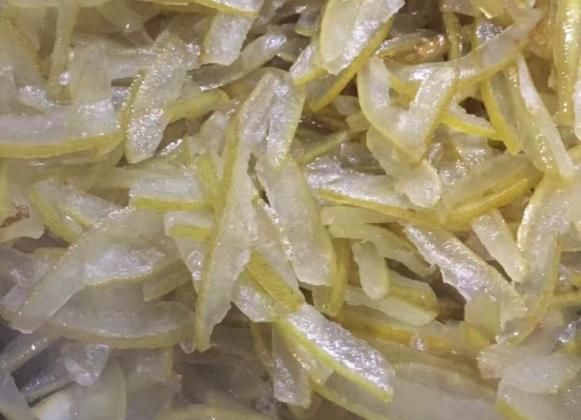 橘皮、柚子皮别扔,泡水里成大补肥,养花太有用了