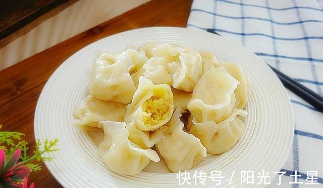 冬天吃饺子，不能错过这馅，掌握一个小窍门，营养鲜香，越吃越爱！