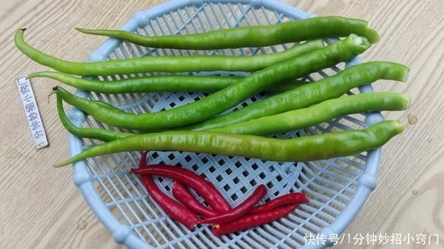 腌辣椒的季节到了,教你腌辣椒方法,做法简单,存放一年都不坏