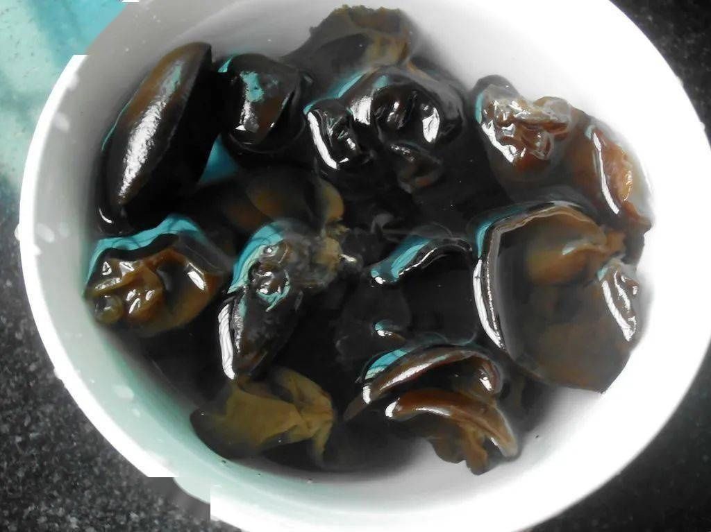 正确|泡木耳时,第一步就错了,大厨分享正确做法,分分钟泡发更快更干净