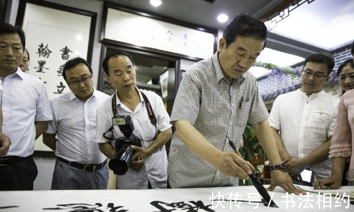 启功体#12岁小学生“启功体”题校名真惊艳,网友盛赞,苏士澍都赞叹不已