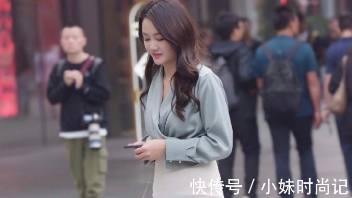 服饰|街拍：着一身浅色的服饰，做一个优雅的女人