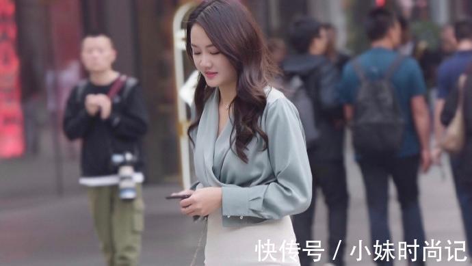 服饰 街拍:着一身浅色的服饰,做一个优雅的女人