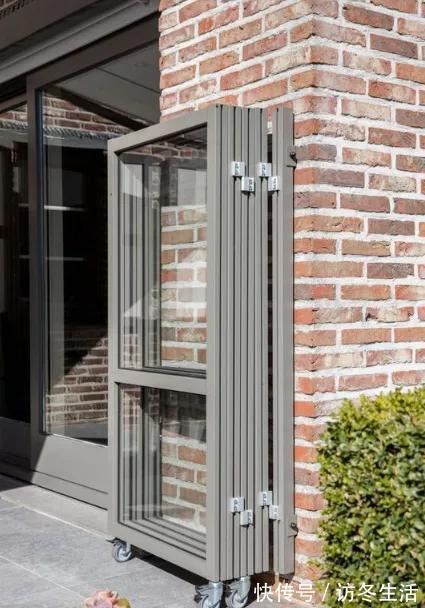 院子|院子别再铺砖和水泥，改装可移动折叠玻璃，围墙好看更实用！