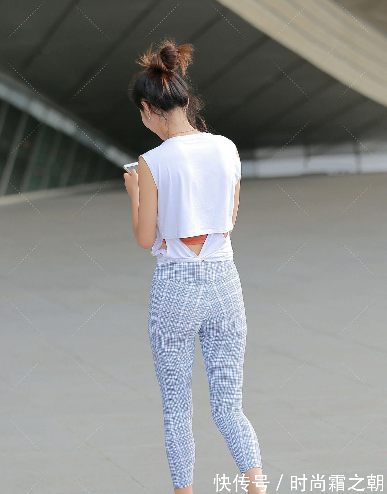 白T恤 无袖圆领白T恤,兼具运动感的同时,又有减龄的效果