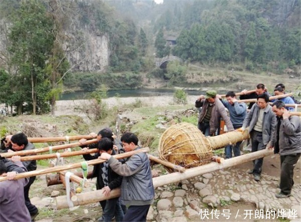 俗语一人不进庙,二人不看井,下半句更精华,老祖宗的处世智慧