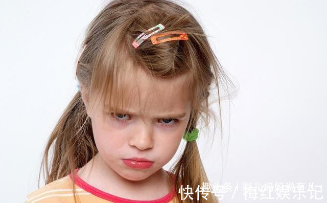 父母|父母不懂得处理孩子的情绪,只会造成孩子内向自闭,别再坑娃了