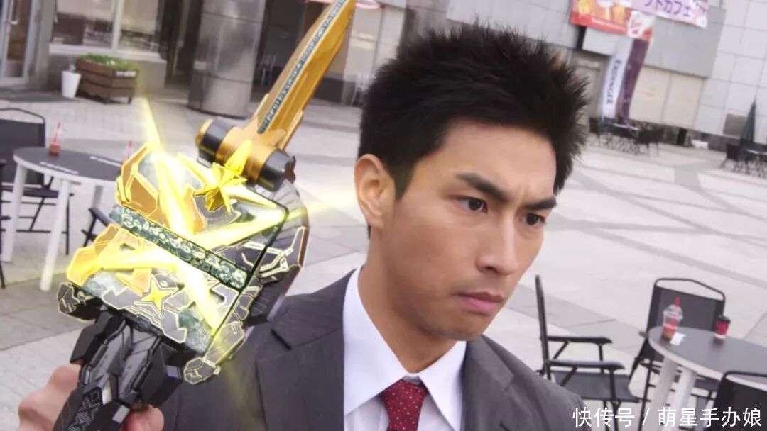 《假面骑士圣刃》17话情报：光之剑最光参战，人类可制驱动书？