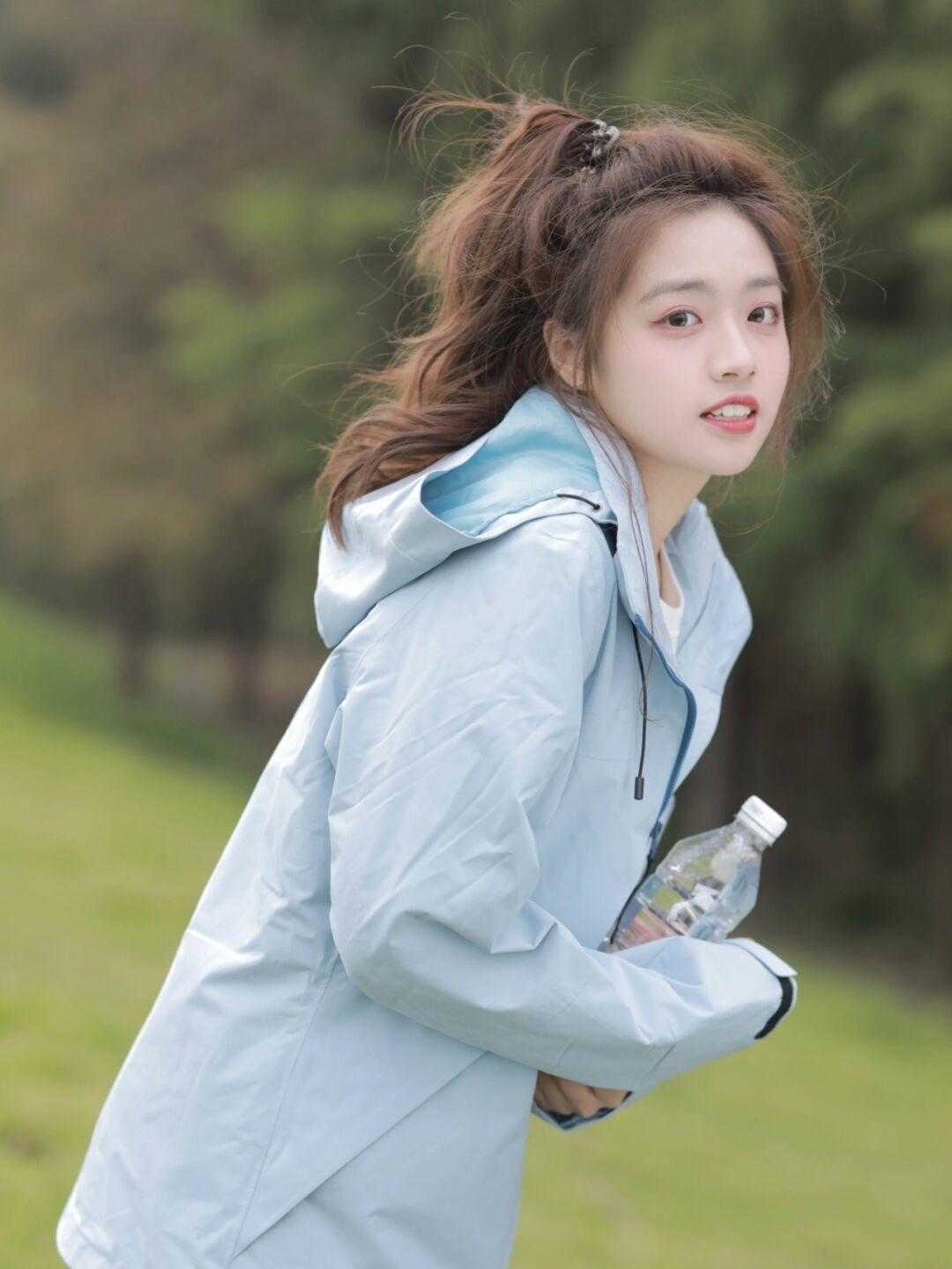 运动裤 冬季来一件冲锋衣,青春活力美感十足,就不要再犹豫不决了