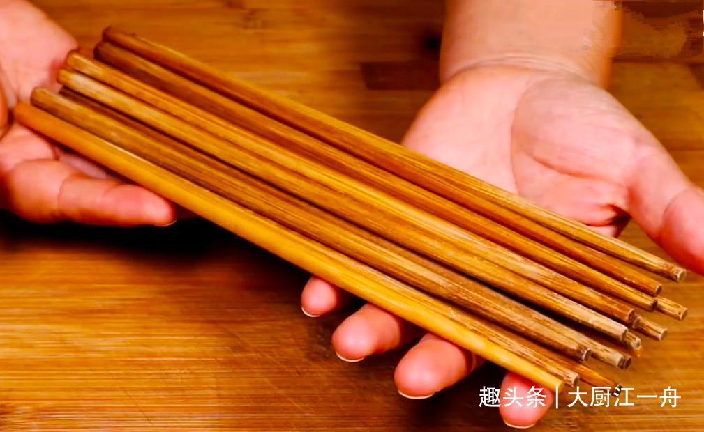 家中的筷子,用水煮已经过时了大厨教你这样做,干净快速又卫生