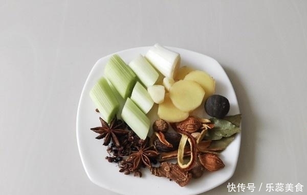 不管炖什么鱼,万万多加“这1步”!鱼肉鲜香嫩滑,还不腥