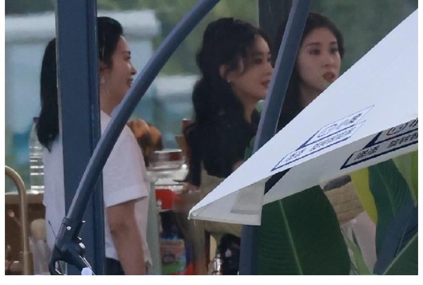 黄晓明|《中餐厅5》要火，常驻阵容空前豪华，赵丽颖的加盟让人坐不住