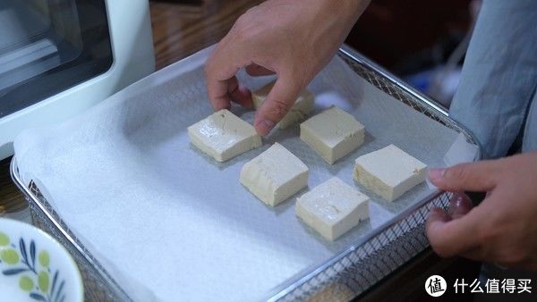 空气炸烤箱和烤箱有什么区别？用一个空气炸烤箱搞定一切料理，多功能才是王道！