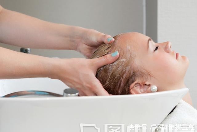 洗头时经常掉一把头发?建议洗发时注意这3点,很实用