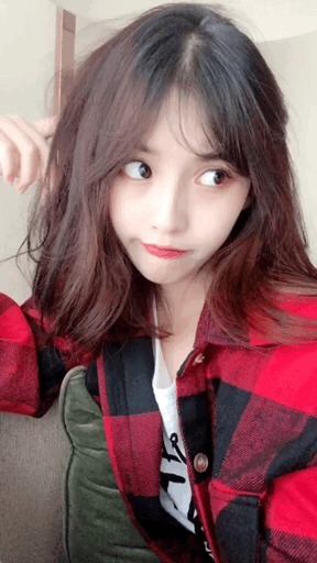 |搞笑GIF:美女这表情真是丰富啊,不去当演员亏了啊