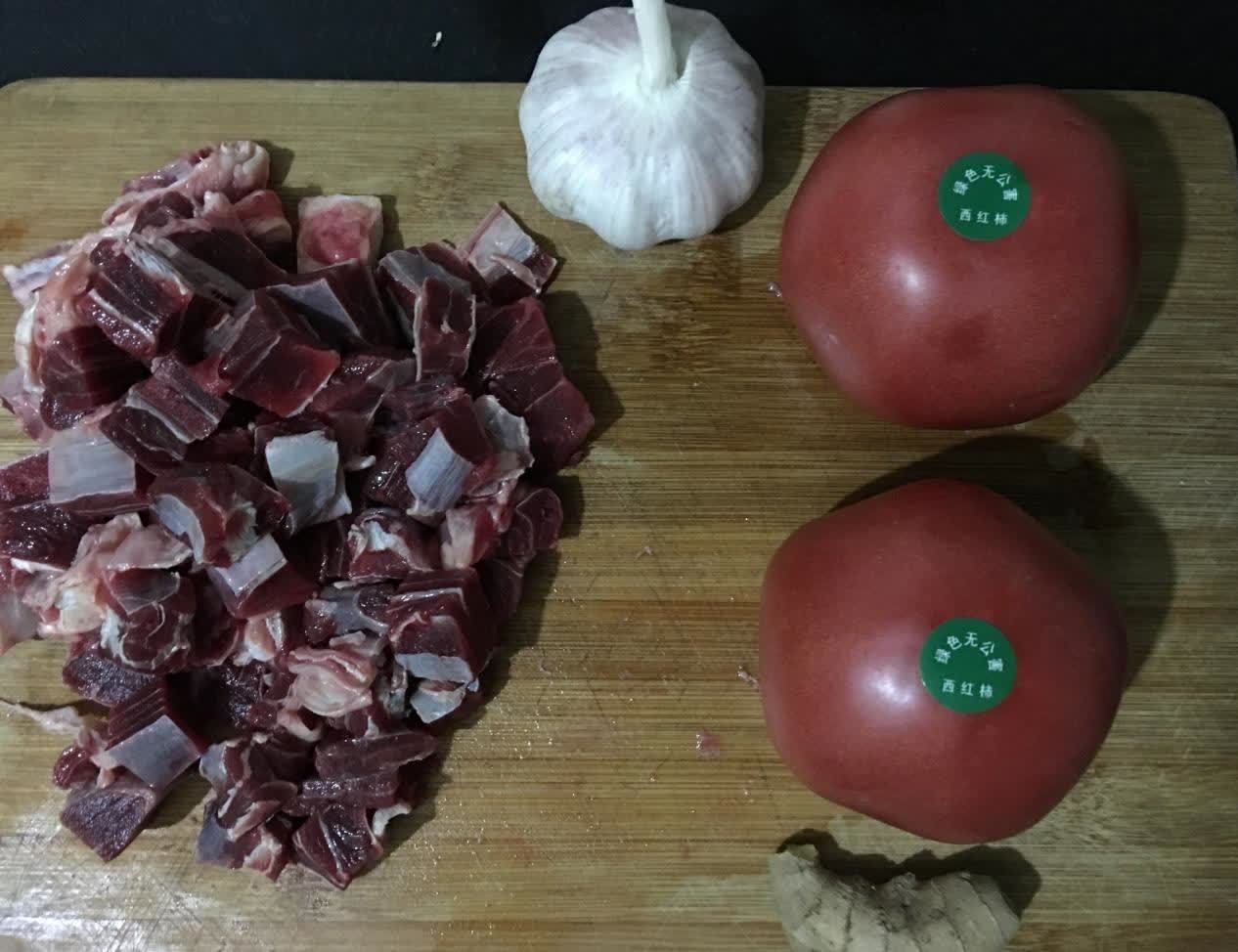 10分钟做好番茄牛腱面，教你在家做，牛肉软烂入味，连汤都不剩