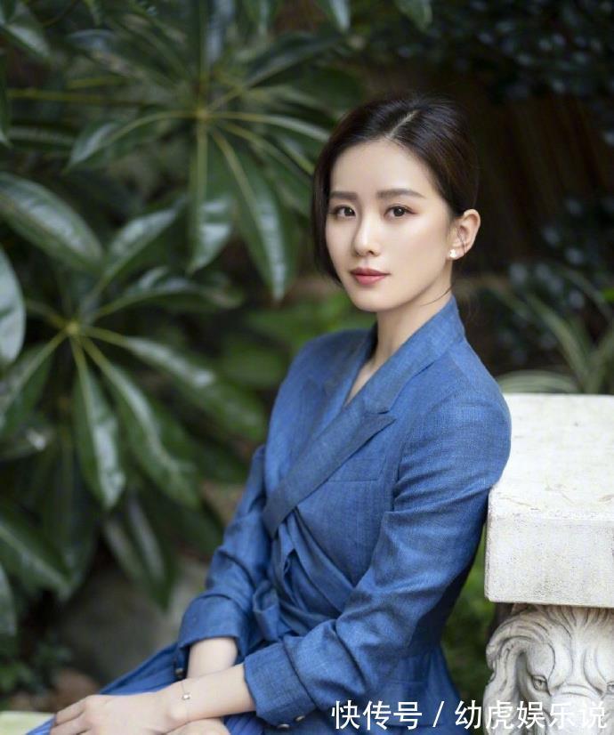 傻烫|脸上有4个特征的女生,很适合留黑长直!别傻傻烫卷发了