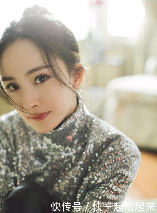 今年终于不流行露脖子了!“烟管领+大衣”才是真洋气!