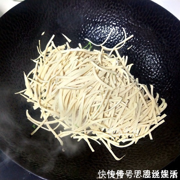 豆腐皮|它是“天然叶酸”,女人一周吃2次,皮肤好头发顺,年轻好几岁!