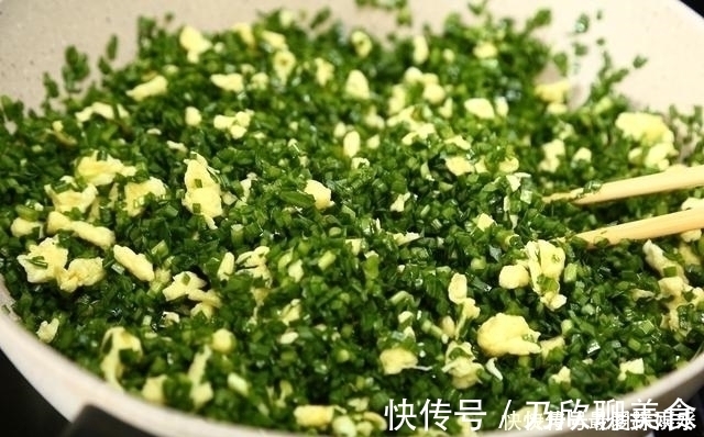 饺子馆|调韭菜馅有讲究，大厨有4种调味料不要放，韭菜更鲜嫩更好吃