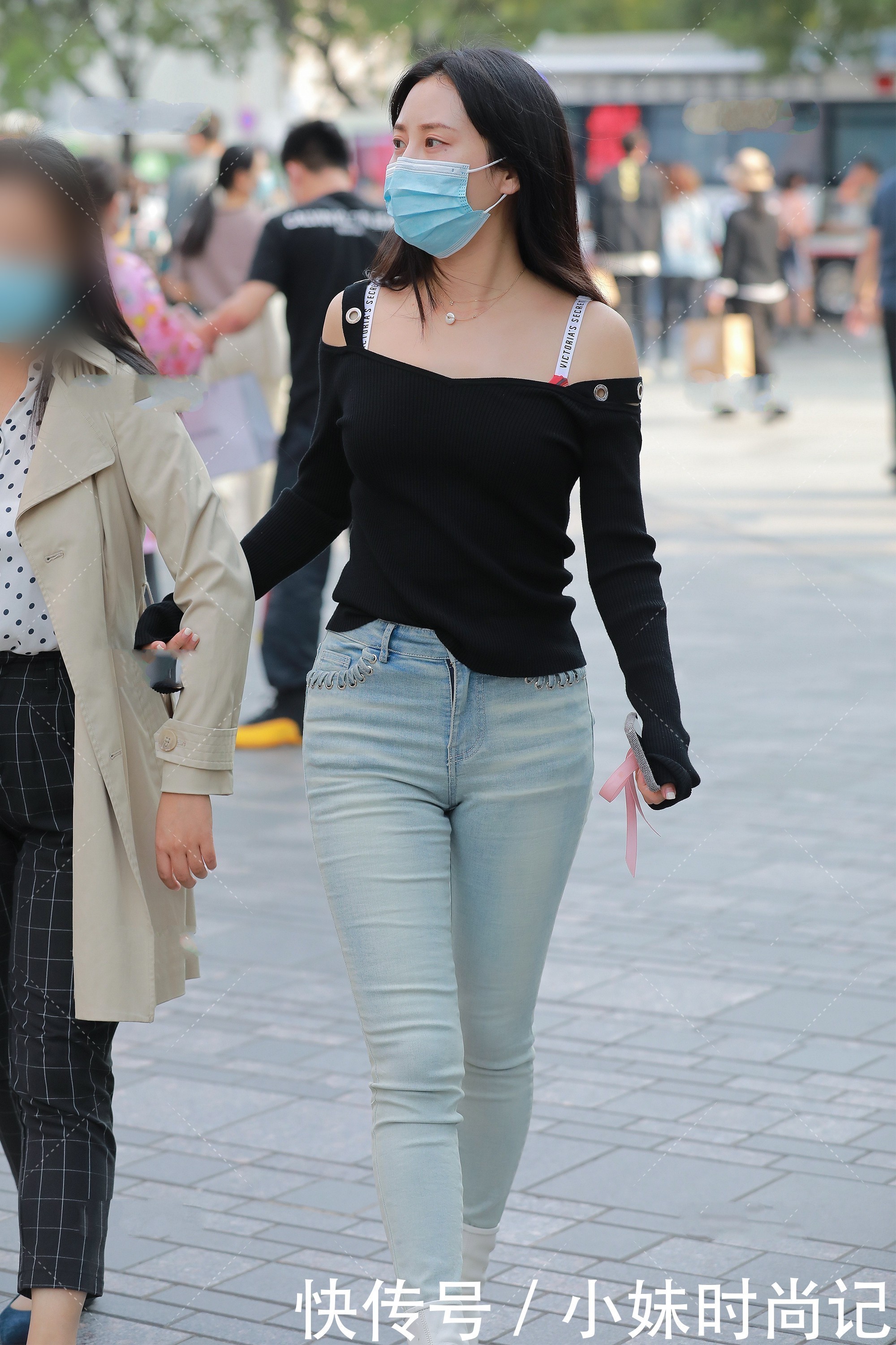 街拍一字肩穿搭指南就在这里,秀出我们的魅力肩膀吧