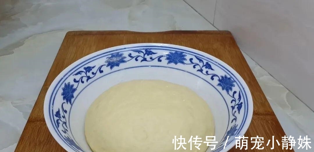 面粉又出新吃法，揉一揉锅里一扔，松软又香甜，比麻团面包都好吃