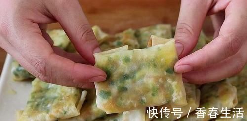 搅拌均匀|南瓜加韭菜最近火了，这样做太香了，饭店都吃不到，上桌就抢光