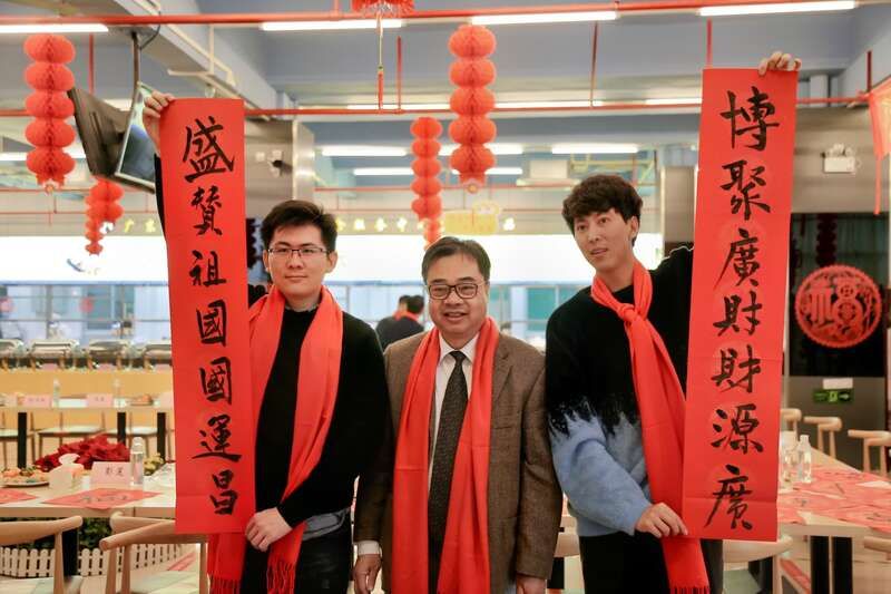 留校也有“家”的味道！广东财经大学校领导邀请留校学子写春联