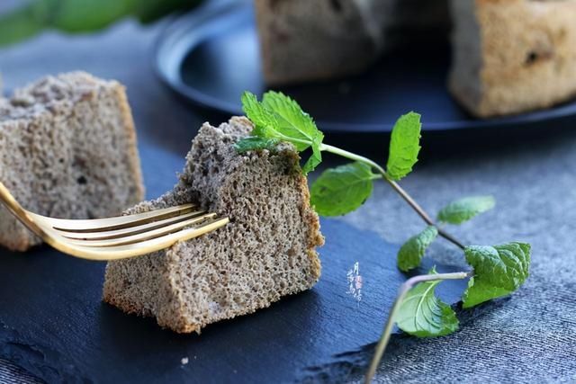 做芝麻红枣糕啦！不加糖也甜甜的，秋后1天2块我从不间断